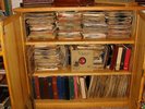 aus Nachlass: 1500 uralte Platten + Grammophon +Schrank