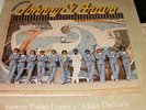 ORQUESTA JOHNNY EL BRAVO DE FRENTE DE PIE Y EN GUARDIA