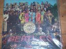 Beatles: Sgt Peppers Lonely Hearts Club Red and White i