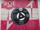 ELVIS PRESLEY, HOUND DOG / BLUE SUEDE SHOES. ORIGINAL 1958 RCA TRI CENTRE SINGLE