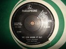 THE BEATLES WE CAN WORK IT OUT DAY TRIPPER SOLID CENTRE NO SOLD IN UK