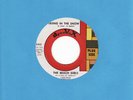 BEACH GIRLS skiing in the snow DYNOVOX northern soul 45 Listen
