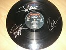 VINYL LP RECORD SIGNED BY METALLICA