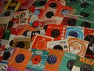 RECORD COLLECTION 58 SINGLE RECORDS, BEATLES, ELVIS, KINKS, HOLLIES, ETC. EX.V/G