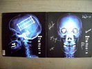 RARE DAMIEN HIRST 2x12” ART COVER THE HOURS / SIGNED BY ALL BAND MEMBERS MINT
