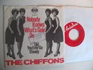 THE CHIFFONS Nobody Knows Whats Orig. D Ariola 18466 PS Single SCHÖNER ZUSTAND