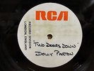 DOLLY PARTON TWO DOORS DOWN / ITS ALL WRONG BUT ORIG RCA RECORDS 7