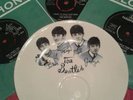 3 BEATLES ORIGINAL SINGLES + BEATLES PLATE