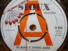 JOE HIGGS THE WORLD IS SPINNING ROUND ORIG UK SIOUX 45 CLIP