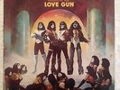KISS - Love Gun LP w/ gun, insert VG cond. rock motley crue iron maiden