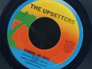 UPS1 THE UPSETTERS-THREE IN ONE-CURLY DUB-ISUPER APE- UPSETTER-1976 REGGAE 45 7