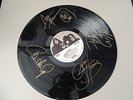 KISS SIGNED DYNASTY  LP ALBUM