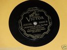 VICTOR ( SCROLL )  23020 McKINNEYS COTTON PICKERS . 78 RPM RECORD