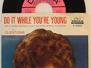 Sandra Dee ‘Do It While You’re Young / Questions' Decca promo 45 W/ Pic Sleeve
