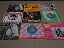 KONVOLUT-20 SINGLES IM ALBUM-BEAT DER 60er/70er JAHRE BEATLES,BEACH BOYS  u.s.w.