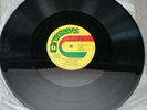 EARL SIXTEEN - TRIALS & CROSSES/BARRY BROWN.- LOVE IS WHAT THE WORLD WANTS. (EX)