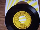 JOHNNY CASH HIS VERY 1ST SUN RECORD  CRY CRY CRY PUSH MARKS #221 SUN SLEEVE