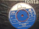 KIKI DEE-NOW THE FLOWERS CRY b/w ON A MAGIC CARPET RIDE Fontana 7