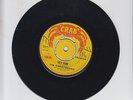 CRAB/ WHO WILL SHE BE, HOLD DOWN  -  THE KINGSTONIANS   (69 SKINHEAD 7')