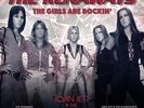 THE RUNAWAYS / JOAN JETT AND THE BLACKHEARTS-THE GIRLS ARE ROCKIN-LIVE 1976 NEU