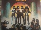 KISS---LOVE GUN---CASSABLANCA RECORDS---NBLP 7057V--CANADIAN PRESS-W/ INSERTS