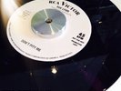 SUE LYNN - DON'T PITY ME - THE CAVALIERS - HOLD TO MY BABY - NM - NORTHERN SOUL