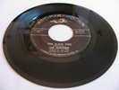 THE SAPPHIRES - THE SLOW FIZZ / OUR LOVE IS EVERYWHERE - ABC-PARAMOUNT