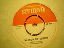 UK STUDIO ONE SO 2068-SOUL VENDORS-STUDIO ROCK/DOBBY DOBSON-WALKING FOOTSTEPS-EX