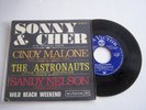 EP 4TITRES VINYLE 45 T . SONNY AND CHER , C . MALONE , ASTRONAUTS . VG + / EX