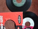 Johnny Hallyday, 45 tr Vogue spécial Juke-Boxes (not get out) et un  Philips