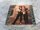 THE  VAUGHAN BROTHERS. FAMILY STYLE. LYRICS SLEEVE. CBS. BL 46225. 1990.