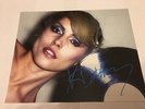 DEBBIE HARRY   -  SEXY 1980s  SIGNED  10X8  INCH  COL  PHOTO -  BLONDIE  -  UACC