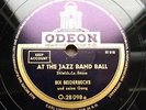 1404/ BIX BEIDERBECKE- At Jazz Band Ball-Jazz me Blues-KLASSIKER- Schellack
