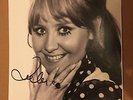 LULU   - 1970s SEXY POSE  -  SIGNED  10X8  BW  PHOTO   -    UACC GENUINE