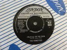 THE RONETTES (WALKING) IN THE RAIN / HOW DOES IT FEEL 1964 LONDON HLU 9931