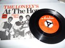 Sg //The Lonelys//  At The Hop) Sehr guter Beat  60er Jahre