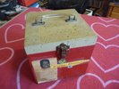 VINTAGE 1950's 45 RPM RECORD CARRYING CASE Metal Red & Beige Holds 100