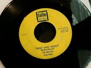 THE BEATLES Twist And Shout / There's A Place (7in 45rpm, Tollie 9001) VG++