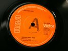 SEARCHERS-Needles And Pins / When You Walk In The Room-RCA 2248) 3 track 7” demo