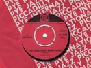 THE LANCASTRIANS-THE WORLD KEEPS GOING ROUND(RAY DAVIES/THE KINKS SONG)-PYE.