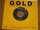 Single  Elvis Presley Gold Standard Series Crying in the Chapel  RCA Made in USA