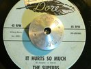 SOUL 45 - THE SUPERBS - IT HURTS SO MUCH /I WAS BORN WHEN YOU KISSED ME Hear