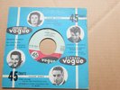 SP Juke Box Johnny Hallyday Vogue Tu es là - 24000 Baisers - V 45-824