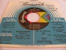 THE ARTISTICS - THE CHASE IS ON / ONE LAST CHANCE - BRUNSWICK