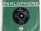 The Beatles - SHE LOVES YOU / I'LL GET YOU 45 rpm vinyl 1st press R5055 DECCA