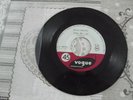 VENDS  45 TOURS    JUKE  BOX    JOHNNY  HALLYDAY     J ETAIS  FOU      V 45-731