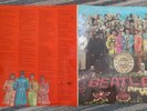 THE BEATLES :  Sgt. Pepper's Lonely Hearts Club Band : 1976 LP with inserts  ????