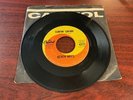 THE BEACH BOYS    CAPITOL      45 rpm    SURFIN' SAFARI