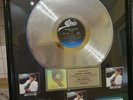 RIAA Platin Award - Michael Jackson - Thriller - Platin Schallplatte - an M. J.