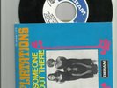 The Flirtations. vinyle single .someone out there  Deram 1968